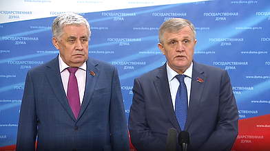 Пресс-подход Первого заместителя Председателя Комитета по труду, социальной политике и делам ветеранов Николая Коломейцева и Первого заместителя Председателя Комитета по бюджету и налогам Валентина Шурчанова