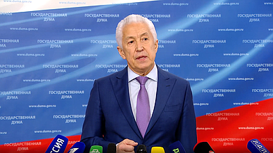 Пресс-подход руководителя фракции «Единая Россия» Владимира Васильева
