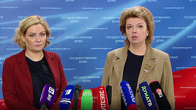 Пресс-подход Председателя Комитета по культуре Елены Ямпольской и Министра культуры РФ Ольги Любимовой