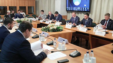 Заседание круглого стола Комитета по экологии, природным ресурсам и охране окружающей среды на тему «Правовое регулирование и особенности обращения с иными видами отходов (медицинскими строительными и т. д.)»