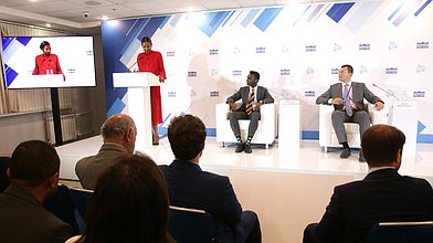 Круглый стол «Роль молодежи в развитии парламентаризма: опыт и приоритеты» II Международного форума «Развитие парламентаризма» (01.07.2019)