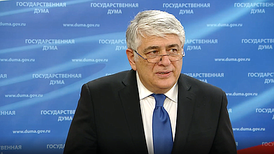 Пресс-подход Председателя Комиссии по вопросам контроля за достоверностью сведений о доходах, об имуществе и обязательствах имущественного характера, представляемых депутатами ГД, и мандатным вопросам Отари Аршбы