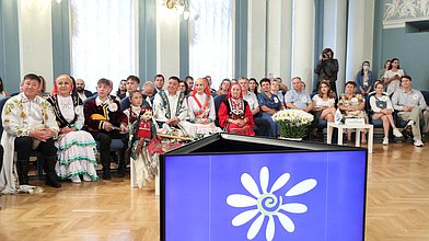 Встреча Комитета по защите семьи, вопросам отцовства, материнства и детства с семьями из федеральных округов РФ