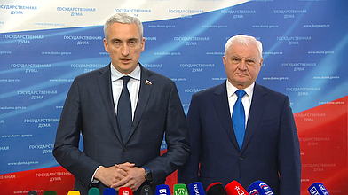 Пресс-подход представителей фракции "Единая Россия"