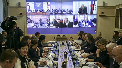 Круглый стол Комитета по региональной политике и проблемам Севера и Дальнего Востока на тему «Нормативное и правовое регулирование цифровизации в российских регионах»