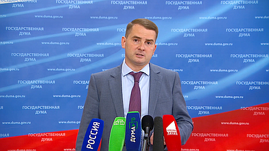 Пресс-подход Председателя Комитета по труду, социальной политике и делам ветеранов Ярослава Нилова и Первого заместителя Председателя Комитета по природным ресурсам, собственности и земельным отношениям Василия Власова