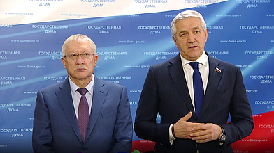 Пресс-подход Председателя Комитета по контролю Олега Морозова и Первого заместителя председателя Комитета по охране здоровья Леонида Огуля