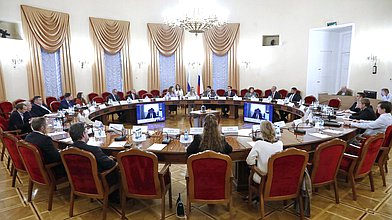 Круглый стол фракции "Новые люди" на тему "Проблемы и перспективы очистки сточных вод: от загрязнения к ресурсу через внедрение инновационных технологий"