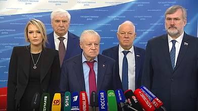 Пресс-подход представителей фракции "Справедливая Россия"