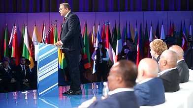 Второе пленарное заседание II Международного форума «Развитие парламентаризма»