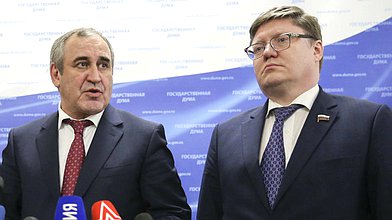 Пресс-подход руководителя фракции «Единая Россия» Сергея Неверова и Первого заместителя руководителя фракции Андрея Исаева