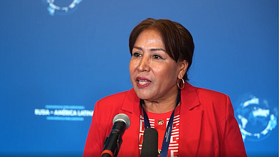 Пресс-подход члена Конгресса Республики Перу Элизабет Сары Медины Эрмосильи