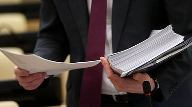 Круглый стол на тему «Законодательное обеспечение переходных периодов при становлении российского парламентаризма»