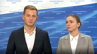 Пресс-подход Председателя Комитета по молодежной политике Артема Метелева и руководителя агентства по делам молодежи Ксении Разуваевой