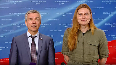 Пресс-подход заместителя руководителя фракции «Единая Россия» Евгения Ревенко и первого вице-президента Всероссийской федерации легкой атлетики Ирины Приваловой