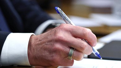 Круглый стол фракции КПРФ на тему «О развитии топливно-энергетического комплекса в Российской Федерации»