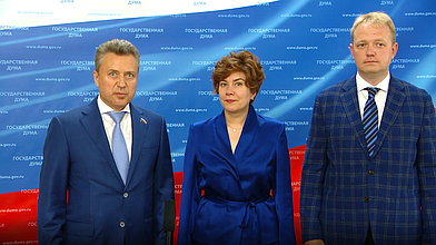 Пресс-подход заместителя Председателя Комитета по безопасности и противодействию коррупции Анатолия Выборного и заместителя директора Федеральной службы судебных приставов – заместителя главного судебного пристава Российской Федерации Елены Захаркиной на тему «Об итогах конкурса научных работ об истории деятельности института судебных приставов»