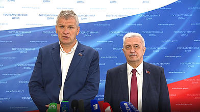 Пресс-подход представителей фракции КПРФ Алексея Куринного и Николая Осадчего