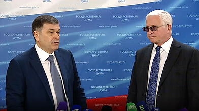 Пресс-подход заместителя руководителя фракции «Единая Россия» Адальби Шхагошева и Президента Российского союза промышленников и предпринимателей Александра Шохина