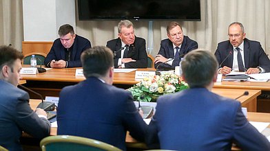 Расширенное заседание Комитета по природным ресурсам, собственности и земельным отношениям по законопроекту о реорганизации ФГУП «Почта России»