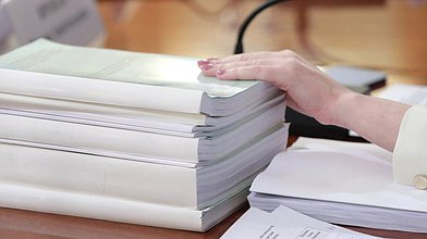 Круглый стол фракции КПРФ на тему "Вопросы совершенствования правового регулирования организации оказания скорой медицинской помощи в РФ"