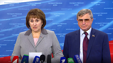 Пресс-подход Веры Ганзи и Олега Смолина (фракция КПРФ)