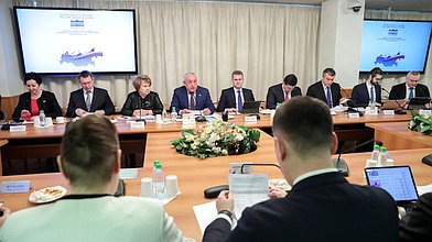 Рабочая встреча членов Комитета по региональной политике и проблемам Севера и Дальнего Востока с Министром по развитию Дальнего Востока и Арктики Алексеем Чекунковым