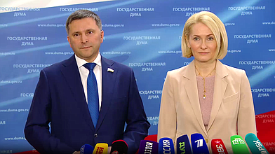 Пресс-подход заместителя Председателя Правительства Виктории Абрамченко и Председателя Комитета по экологии, природным ресурсам и охране окружающей среды Дмитрия Кобылкина