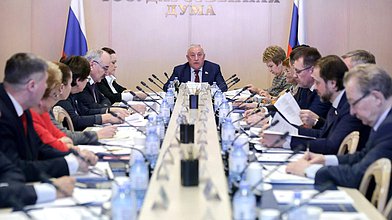 Круглый стол на тему «О формировании единой системы нормативного правового регулирования в области защиты коренных малочисленных народов Севера, Сибири и Дальнего Востока РФ»
