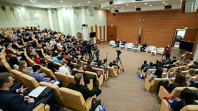 Круглый стол фракции ЛДПР на тему движения «желтых жилетов» во Франции