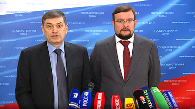 Пресс-подход заместителя руководителя фракции «Единая Россия» Адальби Шхагошева и Председателя «Деловой России» Алексея Репика