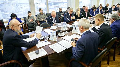 Заседание Комитета по государственному строительству и законодательству