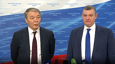 Пресс-подход Председателя Комитета по международным делам Леонида Слуцкого и Председателя Комитета по делам СНГ, евразийской интеграции и связям с соотечественниками Леонида Калашникова