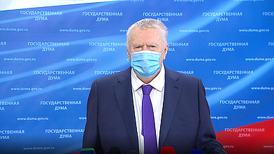 Пресс-подход руководителя фракции ЛДПР Владимира Жириновского и Первого заместителя Председателя Комитета по природным ресурсам, собственности и земельным отношениям Василия Власова