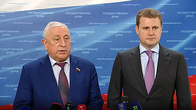 Пресс-подход Председателя Комитета по развитию Дальнего Востока и Арктики Николая Харитонова и Министра по развитию Дальнего Востока и Арктики Алексея Чекункова