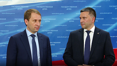 Пресс-подход Министра природных ресурсов и экологии РФ Александра Козлова и Председателя Комитета ГД по экологии, природным ресурсам и охране окружающей среды Дмитрия Кобылкина