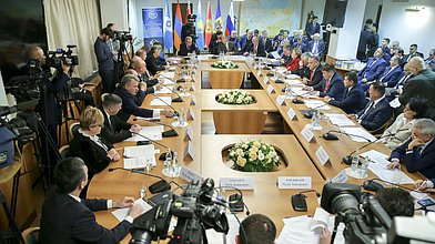 Международная конференция «Роль взаимодействия фракций политических партий и блоков в межпарламентском сотрудничестве стран СНГ»