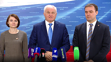 Пресс-подход Первого заместителя председателя Комитета по аграрным вопросам Владимира Плотникова, Заместителя Председателя Комитета Юлии Оглоблиной и заместителя Председателя Комитета Николая Гончарова