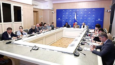 Заседание рабочей группы по вопросам среднего профессионального образования и подготовки профессиональных кадров под председательством заместителя Председателя ГД Виктории Абрамченко