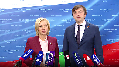 Пресс-подход Председателя Комитета по просвещению Ольги Казаковой и Министра просвещения РФ Сергея Кравцова