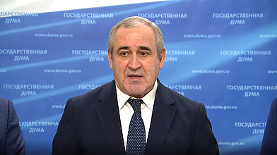 Пресс-подход по итогам заседания президиума фракции «Единая Россия» с участием Сергея Неверова, Владимира Плотникова, Андрея Исаева