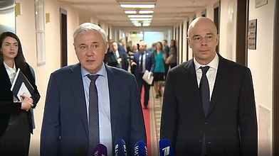 Пресс-подход Председателя Комитета по финансовому рынку Анатолия Аксакова и Министра финансов РФ Антона Силуанова