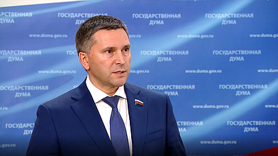 Пресс-подход Председателя Комитета по экологии, природным ресурсам и охране окружающей среды Дмитрия Кобылкина