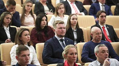Круглый стол на тему «Совершенствование института арбитражных управляющих и их объединений как необходимое условие повышения эффективности процедур банкротства»
