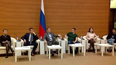 Круглый стол на тему «Вызовы перед молодежью, будущее молодежных организаций. 100-летие ВЛКСМ»