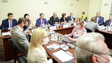 Заседание Президиума фракции «Единая Россия» с участием Председателя Центрального банка РФ Эльвиры Набиуллиной