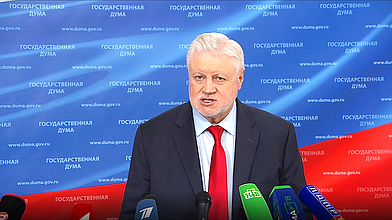 Пресс-подход руководителя фракции «Справедливая Россия» Сергея Миронова