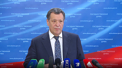 Пресс-подход Председателя Комитета по бюджету и налогам Андрея Макарова и заместителя Председателя Комитета по экономической политике, промышленности, инновационному развитию и предпринимательству Дмитрия Сазонова