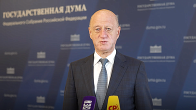Пресс-подход заместителя Председателя ГД Александра Бабакова и члена Комитета по развитию гражданского общества, вопросам общественных и религиозных объединений Николая Новичкова