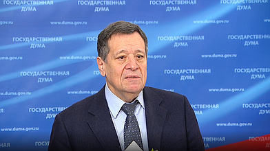 Пресс-подход Председателя Комитета по бюджету и налогам Андрея Макарова